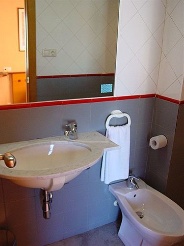Hotel Montmeló Dış mekan fotoğraf